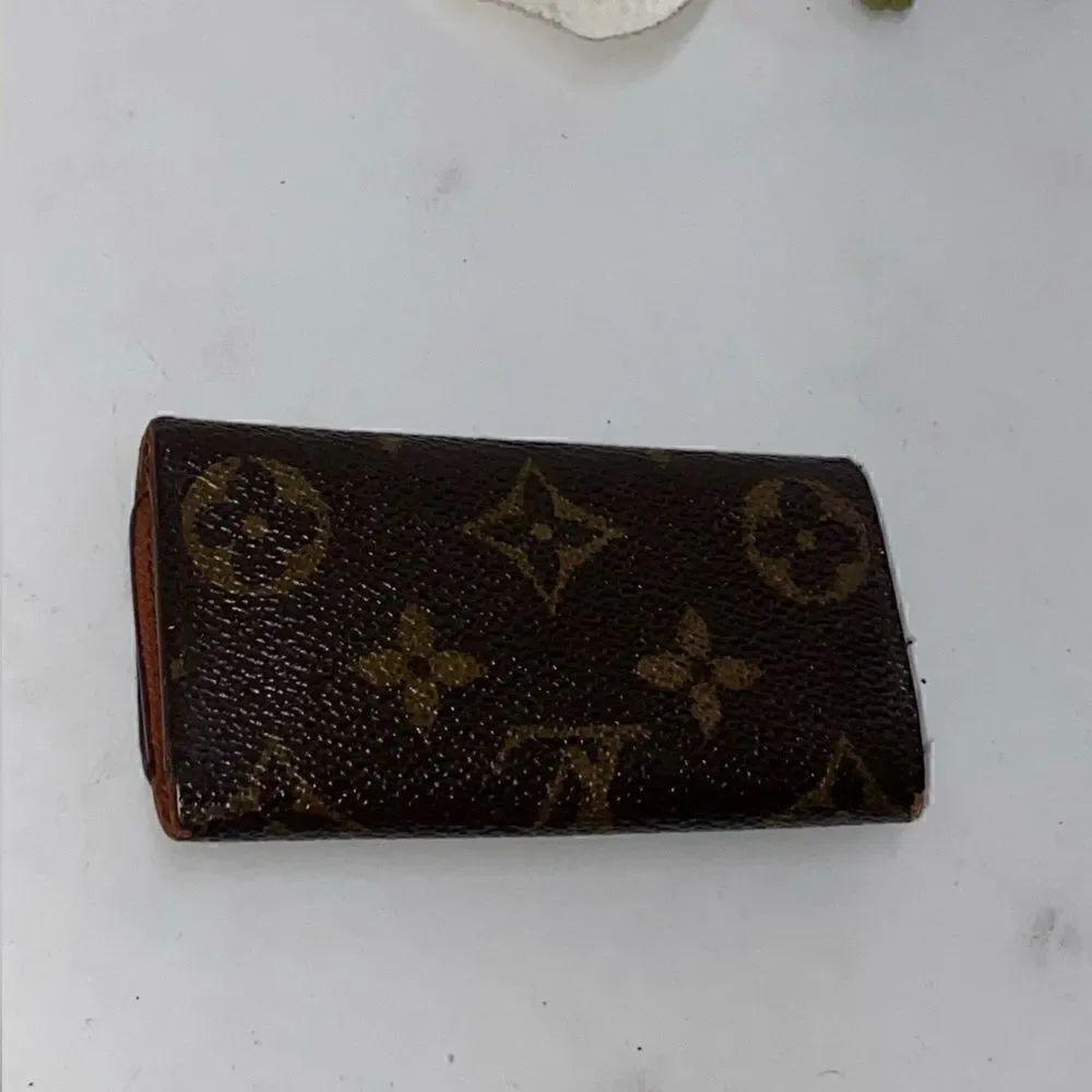 Authentic Louis Vuitton Monogram 4 Key Wallet - Picture 3 of 11